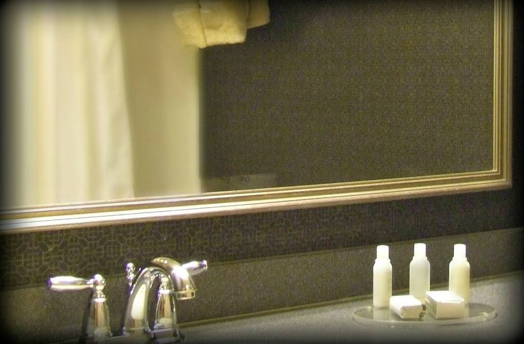 Ambassador Inn | restaurant | 2301 W Wisconsin Ave, Milwaukee, WI 53233, USA | 4143420000 OR +1 414-342-0000