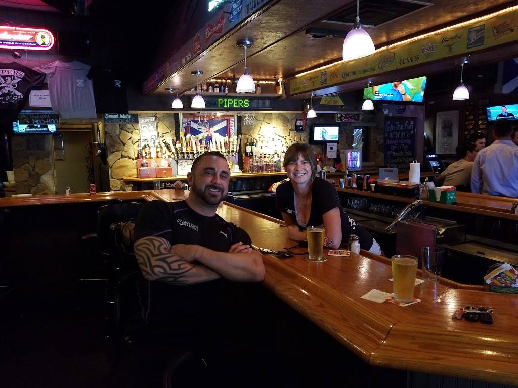 Pipers Sports Bar and Grill | restaurant | 4544 Curry Ford Rd, Orlando, FL 32812, USA | 4072772883 OR +1 407-277-2883