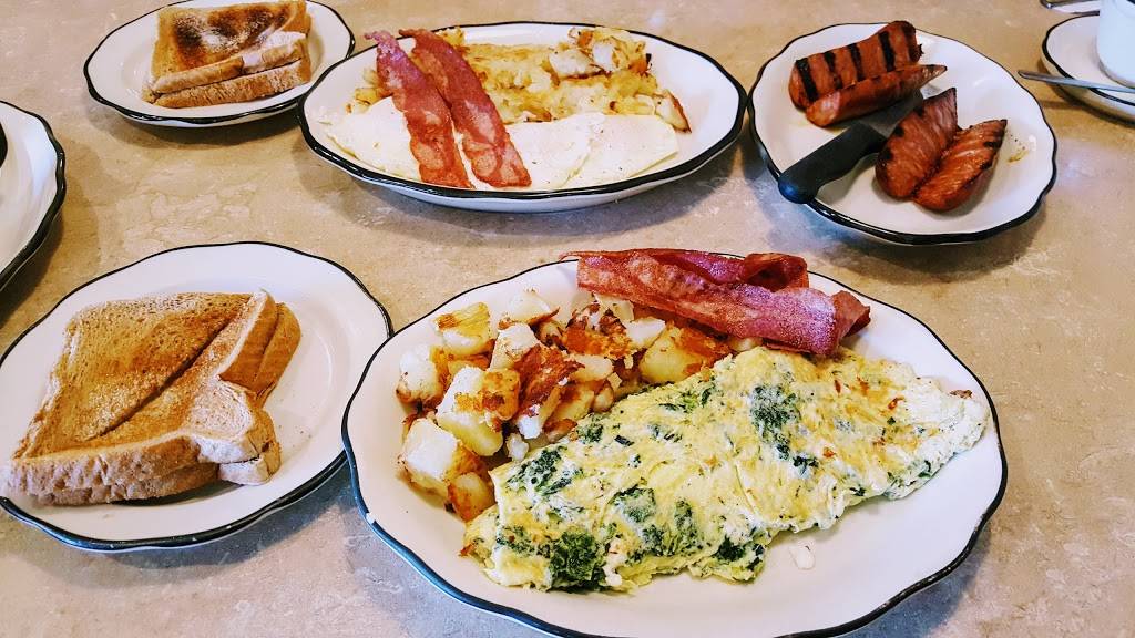 Hamden Town House | restaurant | 2256 Whitney Ave, Hamden, CT 06518, USA | 2032888118 OR +1 203-288-8118