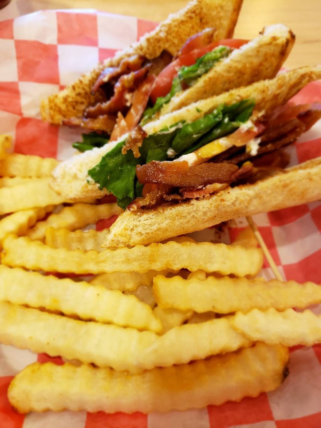 Pie Pan Restaurant & Bakery | bakery | 905 N Park Dr, Evansville, IN 47710, USA | 8124252261 OR +1 812-425-2261