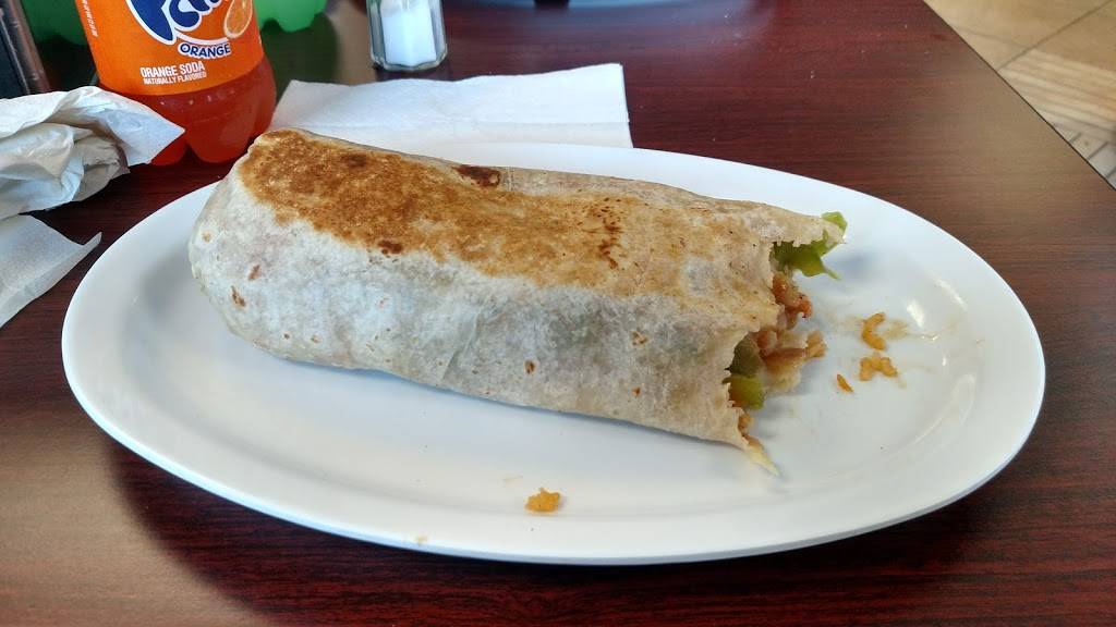 El Trebol Deli & Bakery | restaurant | 550 Fresno St, Parlier, CA 93648, USA | 5592545058 OR +1 559-254-5058