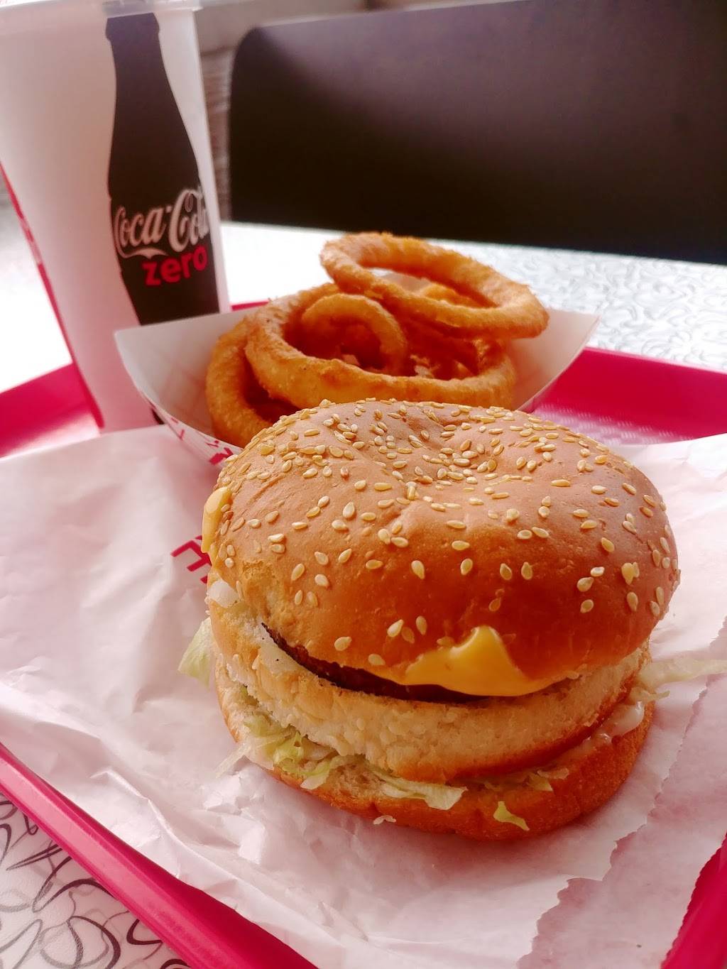 Dairy Joy Drive-In | restaurant | 9230, 435 E Lincoln Ave, Hinckley, IL 60520, USA | 8152867701 OR +1 815-286-7701