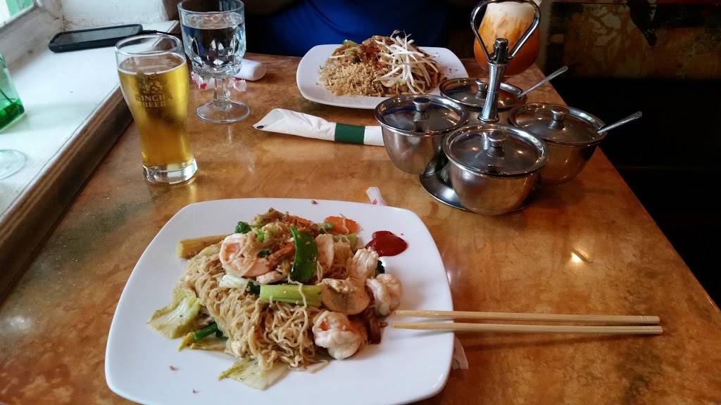 Sam Phao Thai Cuisine | restaurant | 1019 King St, Alexandria, VA 22314, USA | 7035483736 OR +1 703-548-3736
