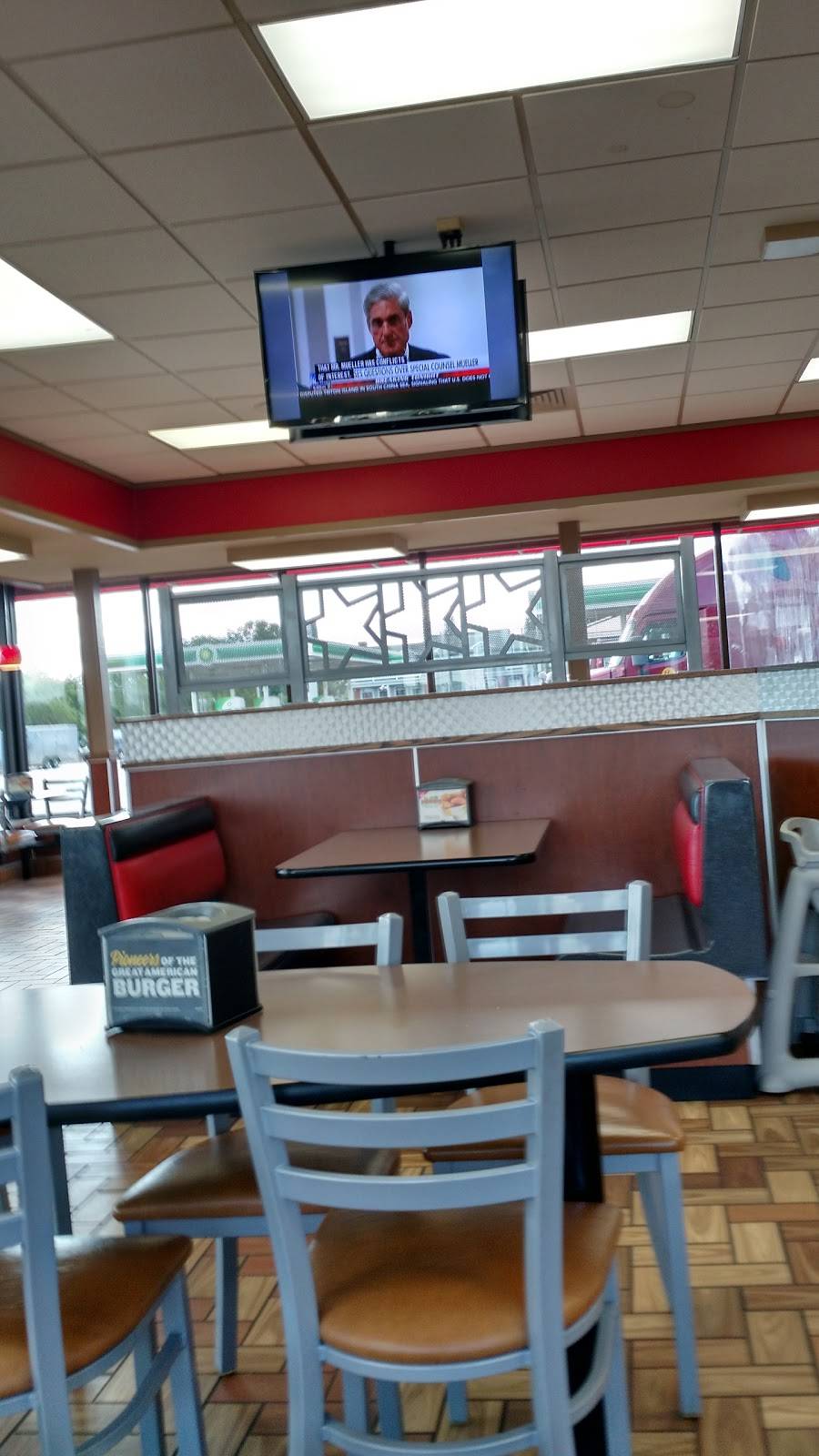 Hardees | restaurant | 2100 Twin Valley Dr, Dubuque, IA 52003, USA | 5635839404 OR +1 563-583-9404