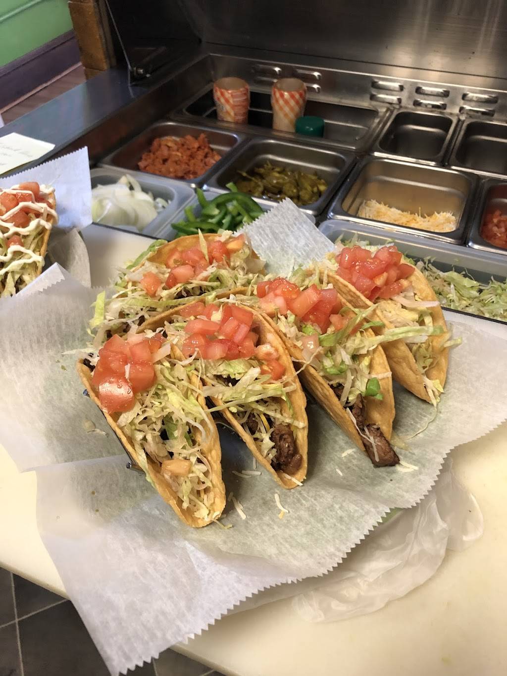 Papis Tacos | restaurant | 690 Oaklawn Ave, Cranston, RI 02920, USA | 4015377274 OR +1 401-537-7274