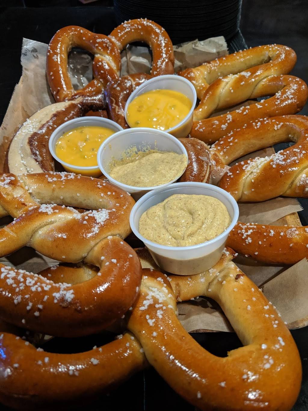 Molly O’Bryans | restaurant | 904 Broadway, Albany, NY 12207, USA | 5182750368 OR +1 518-275-0368