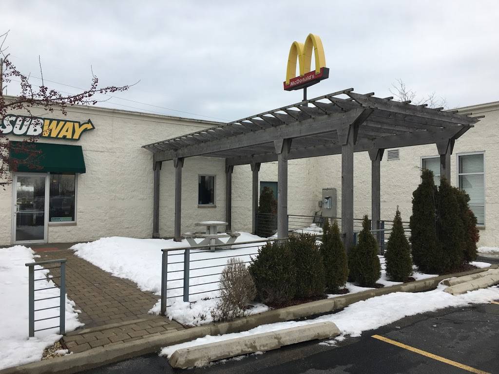 Subway Restaurants | restaurant | 3020 Skokie Hwy, Lake Bluff, IL 60044, USA | 8474732420 OR +1 847-473-2420