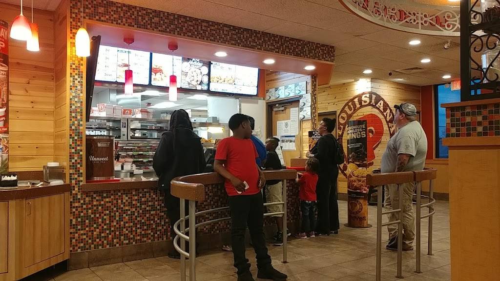 Popeyes Louisiana Kitchen | restaurant | 6151 N Orange Blossom Trail, Orlando, FL 32810, USA | 4072933852 OR +1 407-293-3852
