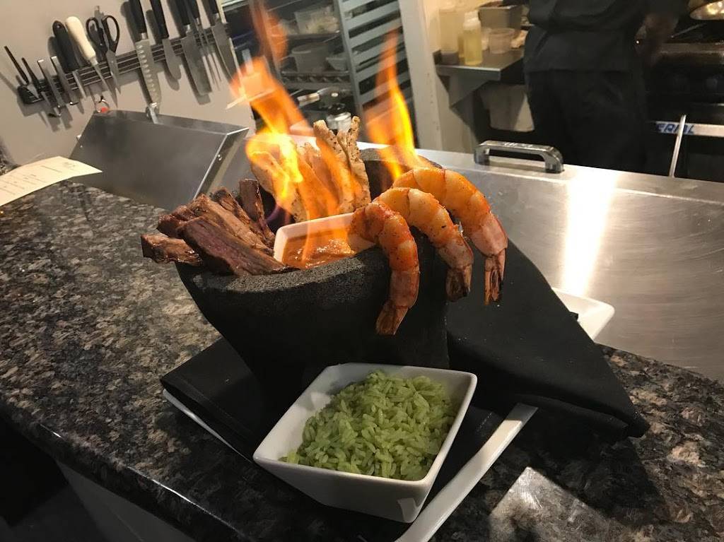 REVs Farmhouse | restaurant | 49271 Golden Oak Loop, Oakhurst, CA 93644, USA | 5596583276 OR +1 559-658-3276