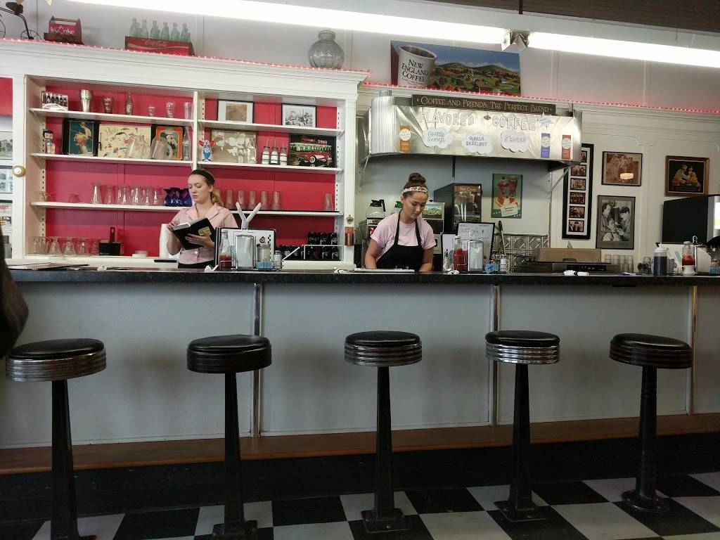 Breens Diner | restaurant | 170 Main St, Pepperell, MA 01463, USA | 9789259043 OR +1 978-925-9043