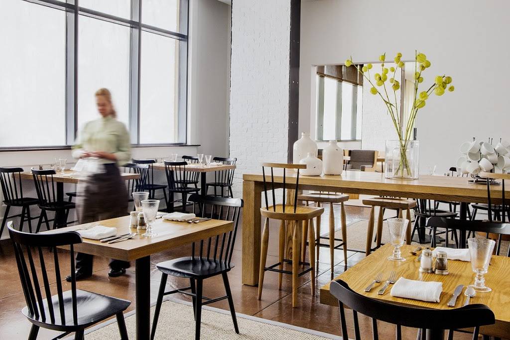 22 Square Restaurant & Bar | restaurant | 14 Barnard St, Savannah, GA 31401, USA | 9122332116 OR +1 912-233-2116