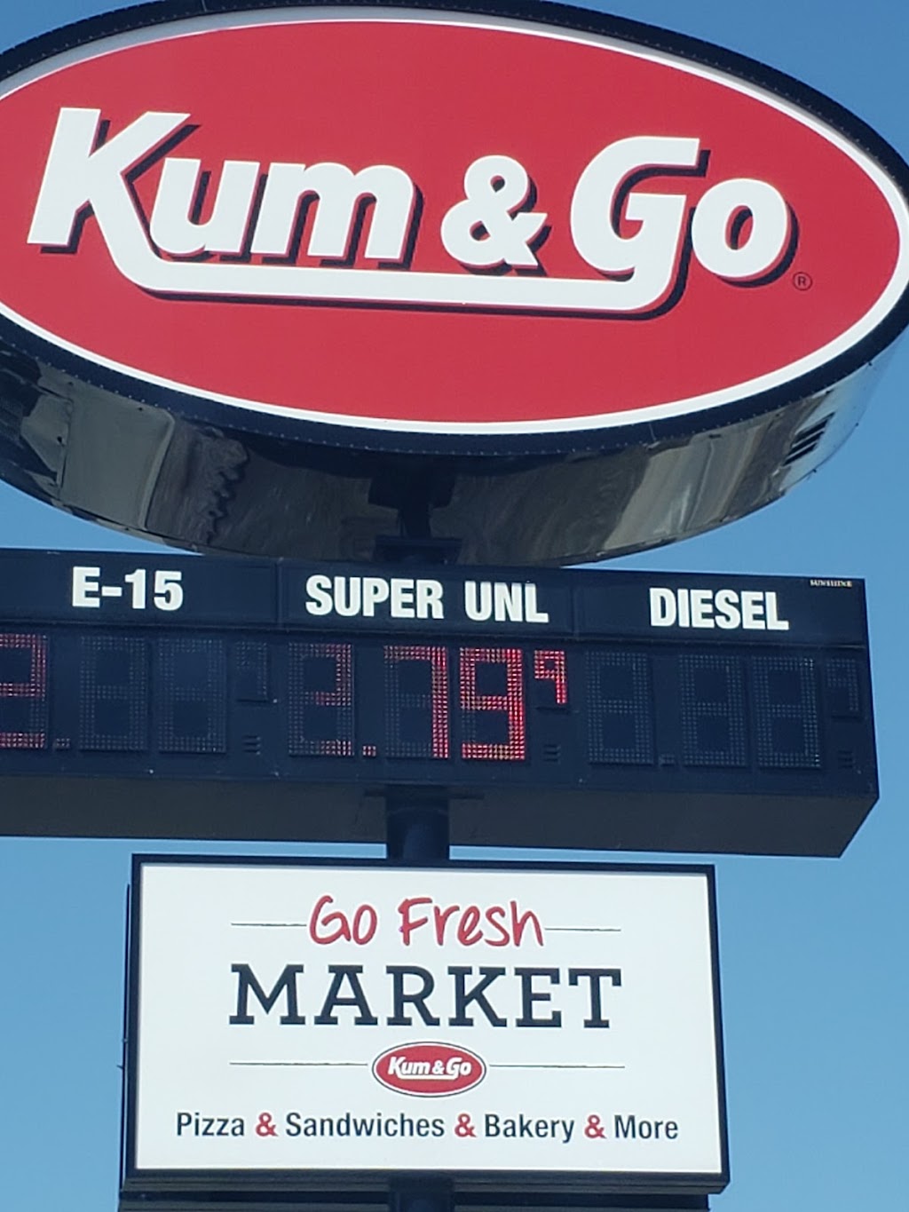 Kum & Go | meal takeaway | 1706 IA-210, Huxley, IA 50124, USA | 5153101981 OR +1 515-310-1981