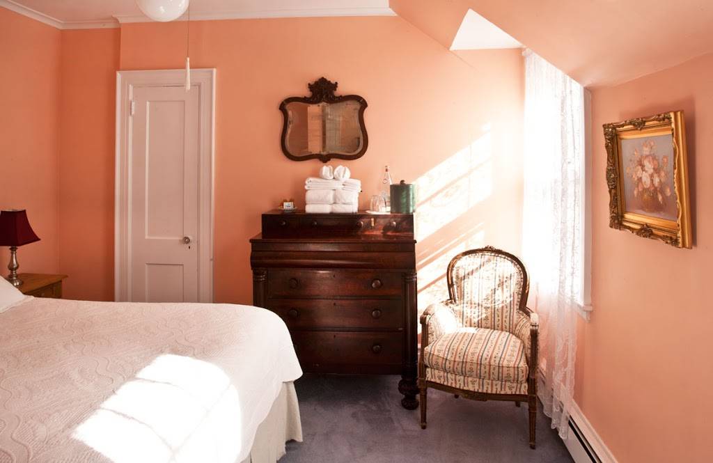 Rams Head Inn | restaurant | 108 S Ram Island Dr, Shelter Island Heights, NY 11965, USA | 6317490811 OR +1 631-749-0811