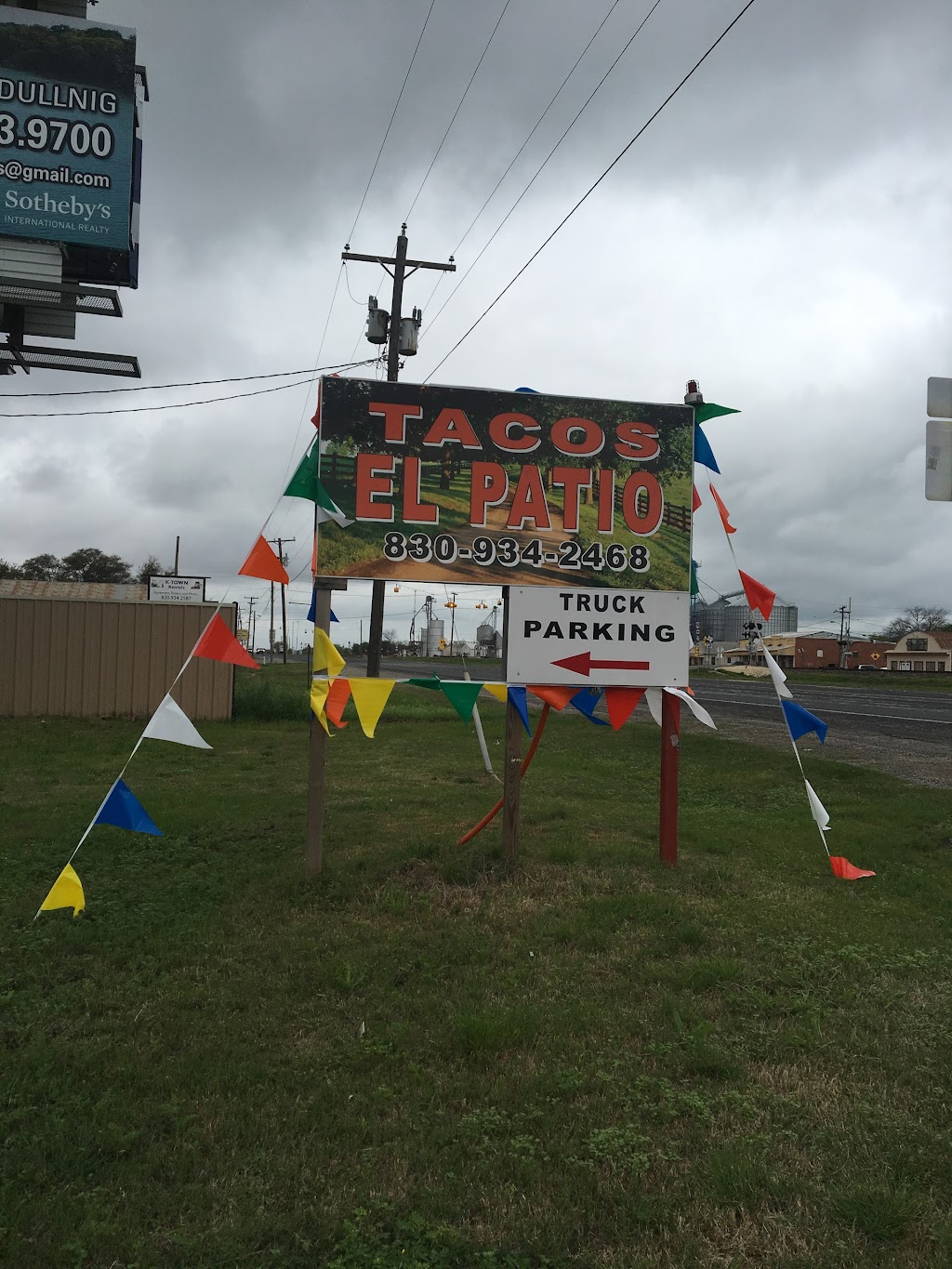 Tacos El Patio | restaurant | 222 East, US-90, Knippa, TX 78870, USA | 8309342468 OR +1 830-934-2468