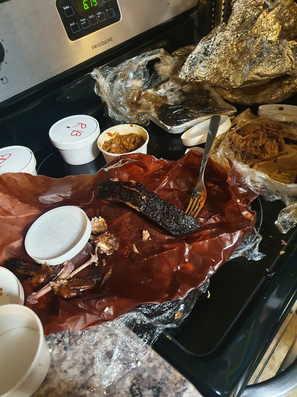 Willies Backyard BBQ | restaurant | 4001 Utah St, St. Louis, MO 63116, USA | 3142825157 OR +1 314-282-5157