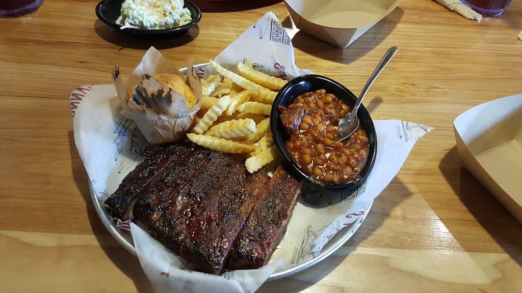 Sonnys BBQ | restaurant | 7460 Dover Garden Ln, Oviedo, FL 32765, USA | 4079711131 OR +1 407-971-1131