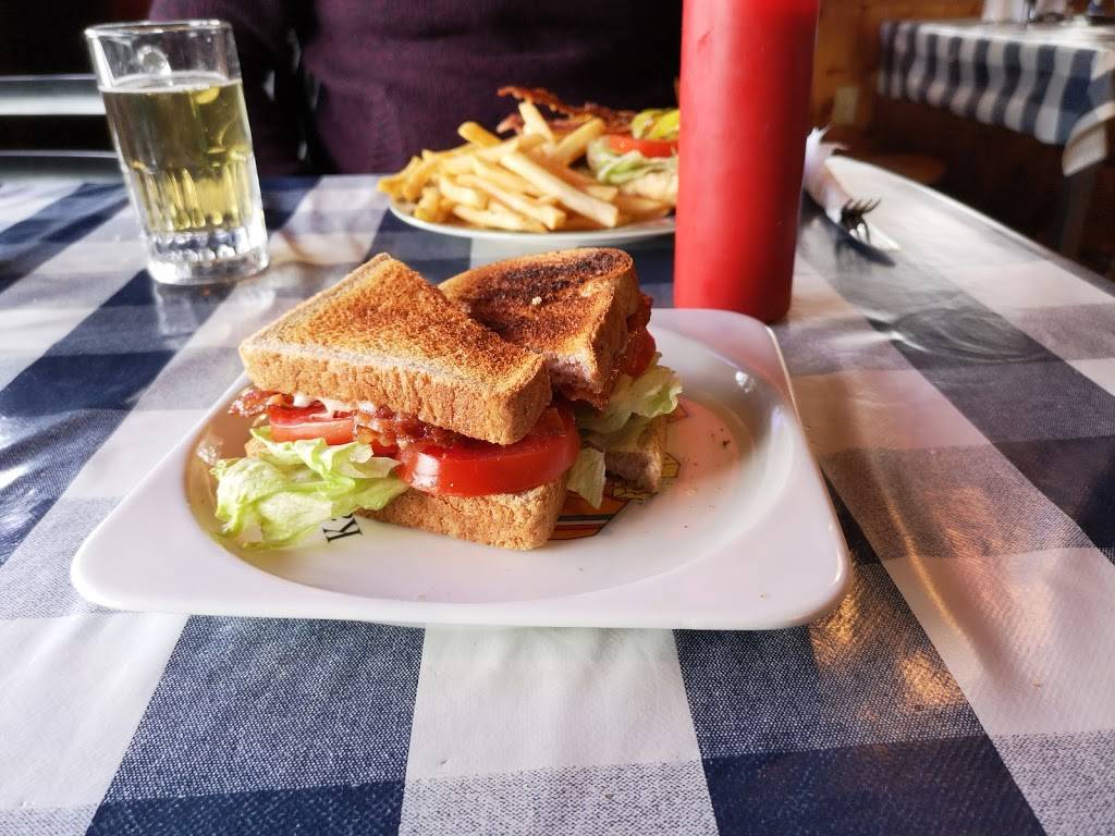 Holland House Restaurant & Tavern | restaurant | 33317 Talbot Line, Iona Station, ON N0L 1P0, Canada | 5194885294 OR +1 519-488-5294