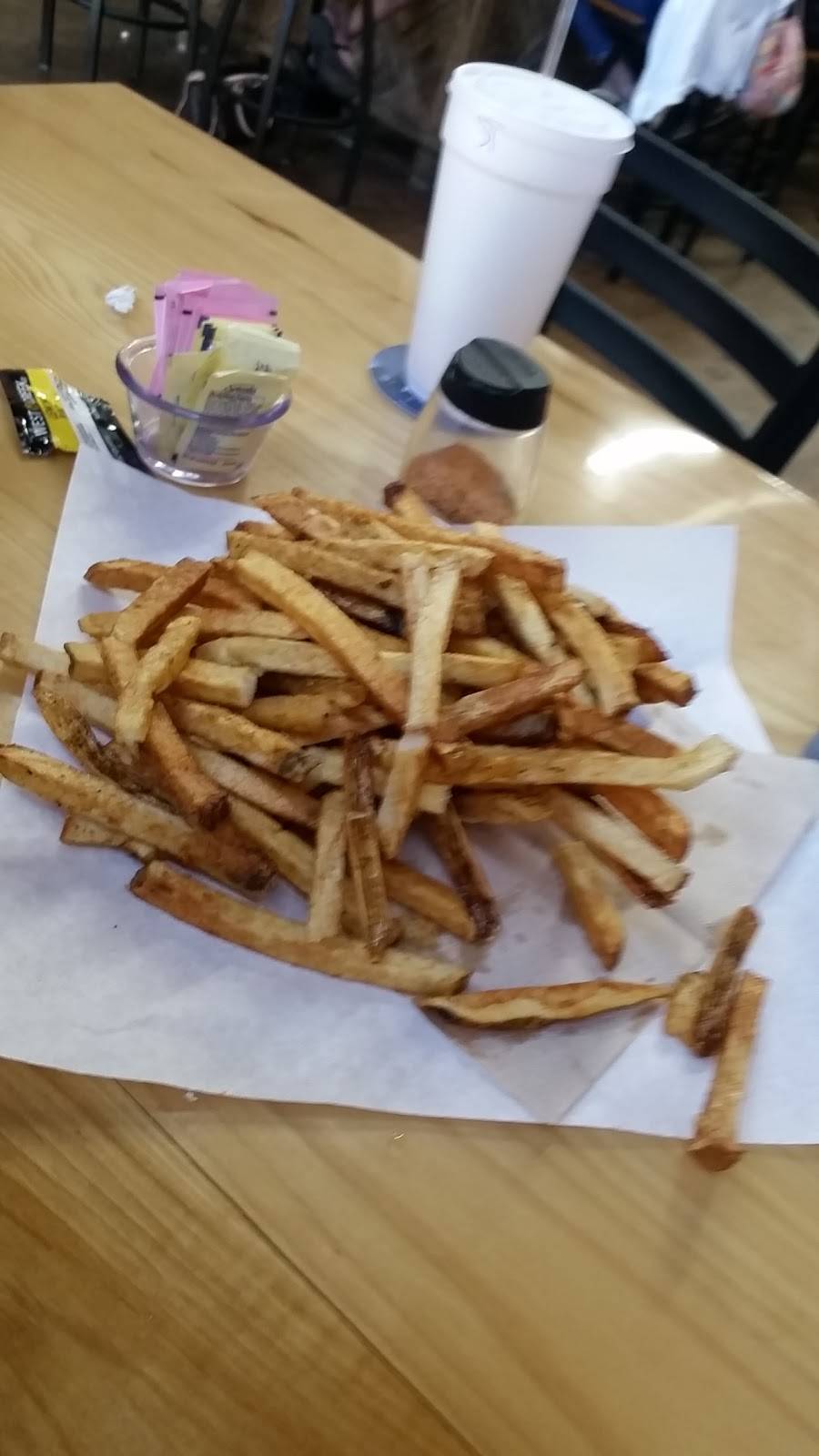 Burgerland | restaurant | 210 Main St, Sulphur Springs, TX 75482, USA | 9039195031 OR +1 903-919-5031