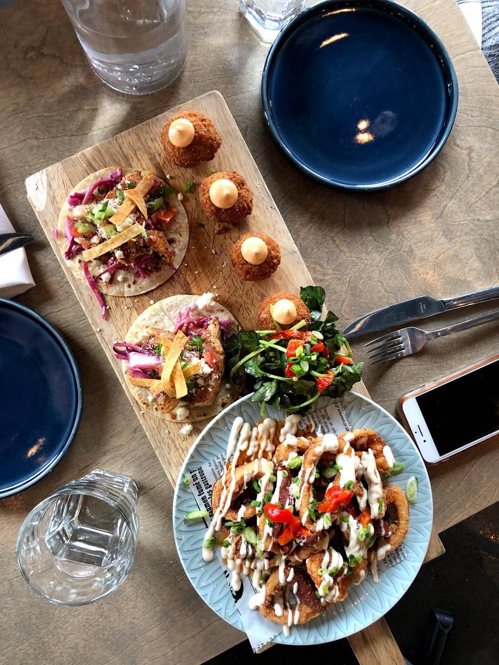 Resto Catch | restaurant | 1467 Rue de Montarville, Saint-Bruno-de-Montarville, QC J3V 3T6, Canada | 4506903100 OR +1 450-690-3100