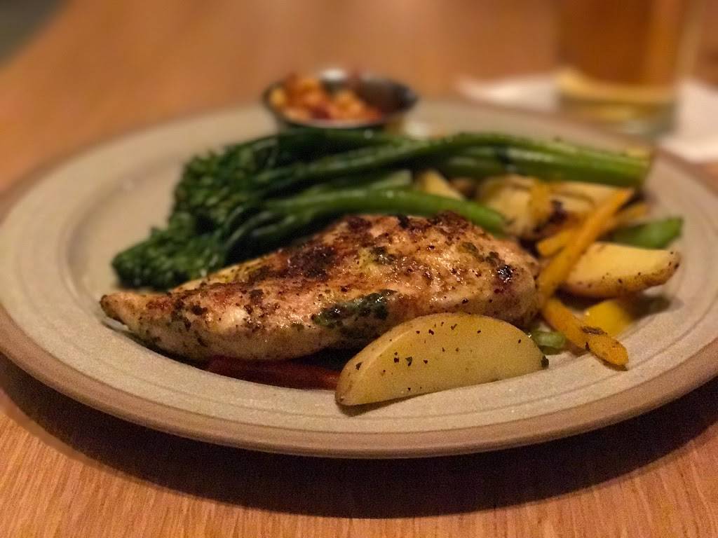 Root25 Taphouse & Kitchen | restaurant | 7800 E Tufts Ave, Denver, CO 80237, USA | 3037791234 OR +1 303-779-1234