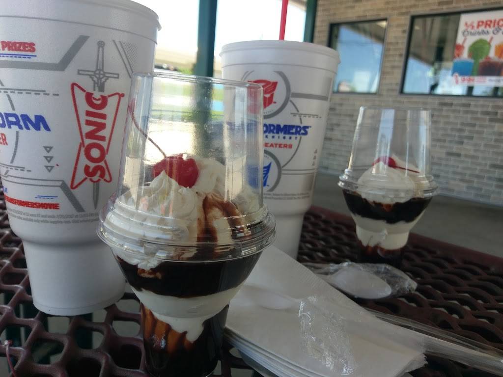 Sonic Drive-In | restaurant | 4801 W, Broadway St, Mt Vernon, IL 62864, USA | 6182419191 OR +1 618-241-9191