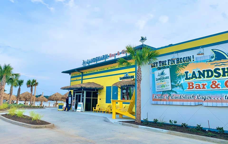 LandShark Bar & Grill | restaurant | 600 Margaritaville, Park Way, Montgomery, TX 77356, USA | 9364483000 OR +1 936-448-3000