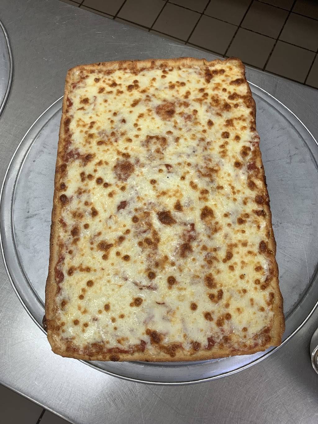 Ginos Pizza of West Babylon | restaurant | 90 NY-109, West Babylon, NY 11704, USA | 6315874150 OR +1 631-587-4150