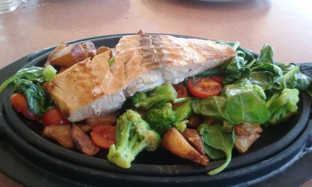 Dennys | restaurant | 4986 Petaluma Blvd N, Petaluma, CA 94952, USA | 7077698200 OR +1 707-769-8200