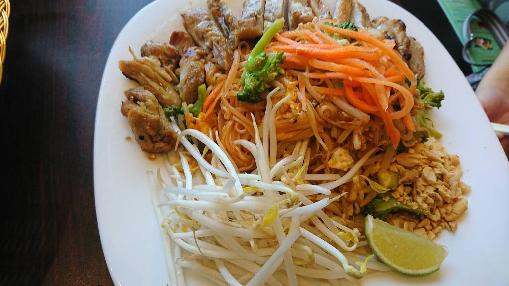 PHO WINDSOR | restaurant | 4450 Walker Rd, Windsor, ON N8W 5S6, Canada | 5199692188 OR +1 519-969-2188