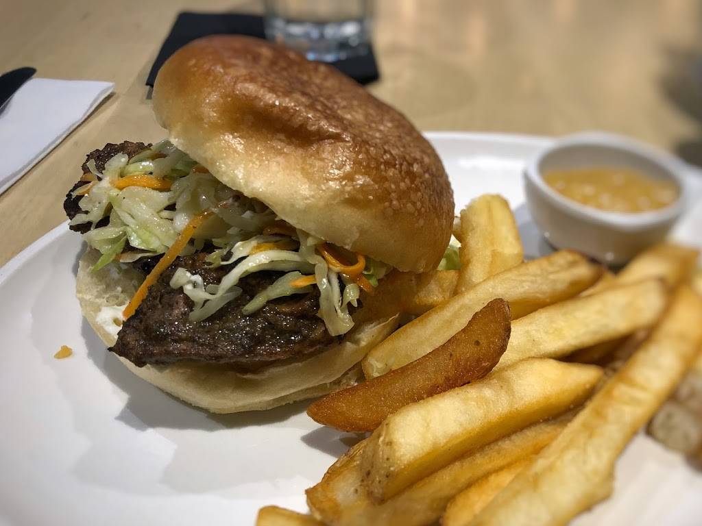 The Hearth | restaurant | Pearson Airport Terminal 1, 5980 Airport Rd, Mississauga, ON L4V 1R9, Canada | 4167763100 OR +1 416-776-3100