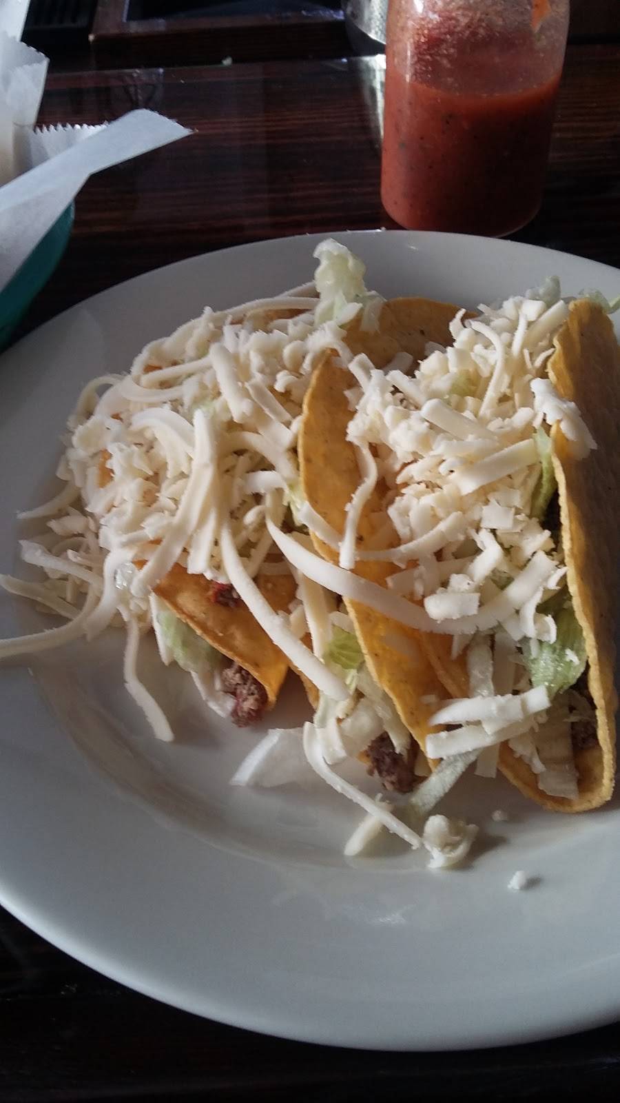 Pepes Bar and Grill | restaurant | 102 N Main St, Tennille, GA 31089, USA | 4784128149 OR +1 478-412-8149