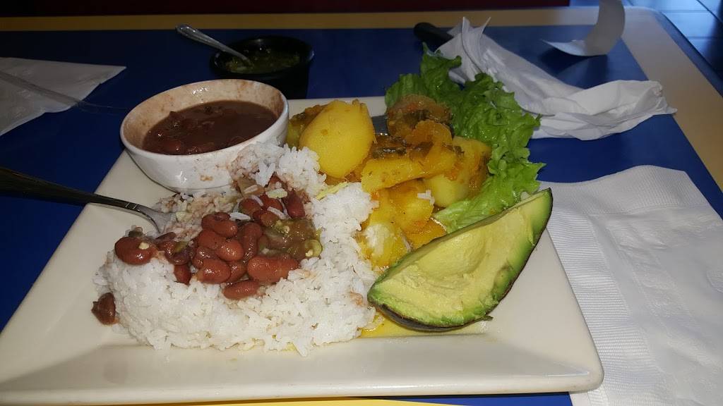 Monos Colombian Restaurant | restaurant | 7330 Southwest Fwy, Houston, TX 77074, USA | 7137731996 OR +1 713-773-1996