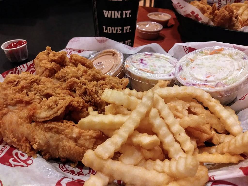 Raising Canes Chicken Fingers | meal takeaway | 1050 S Beach Blvd, La Habra, CA 90631, USA | 5622661890 OR +1 562-266-1890