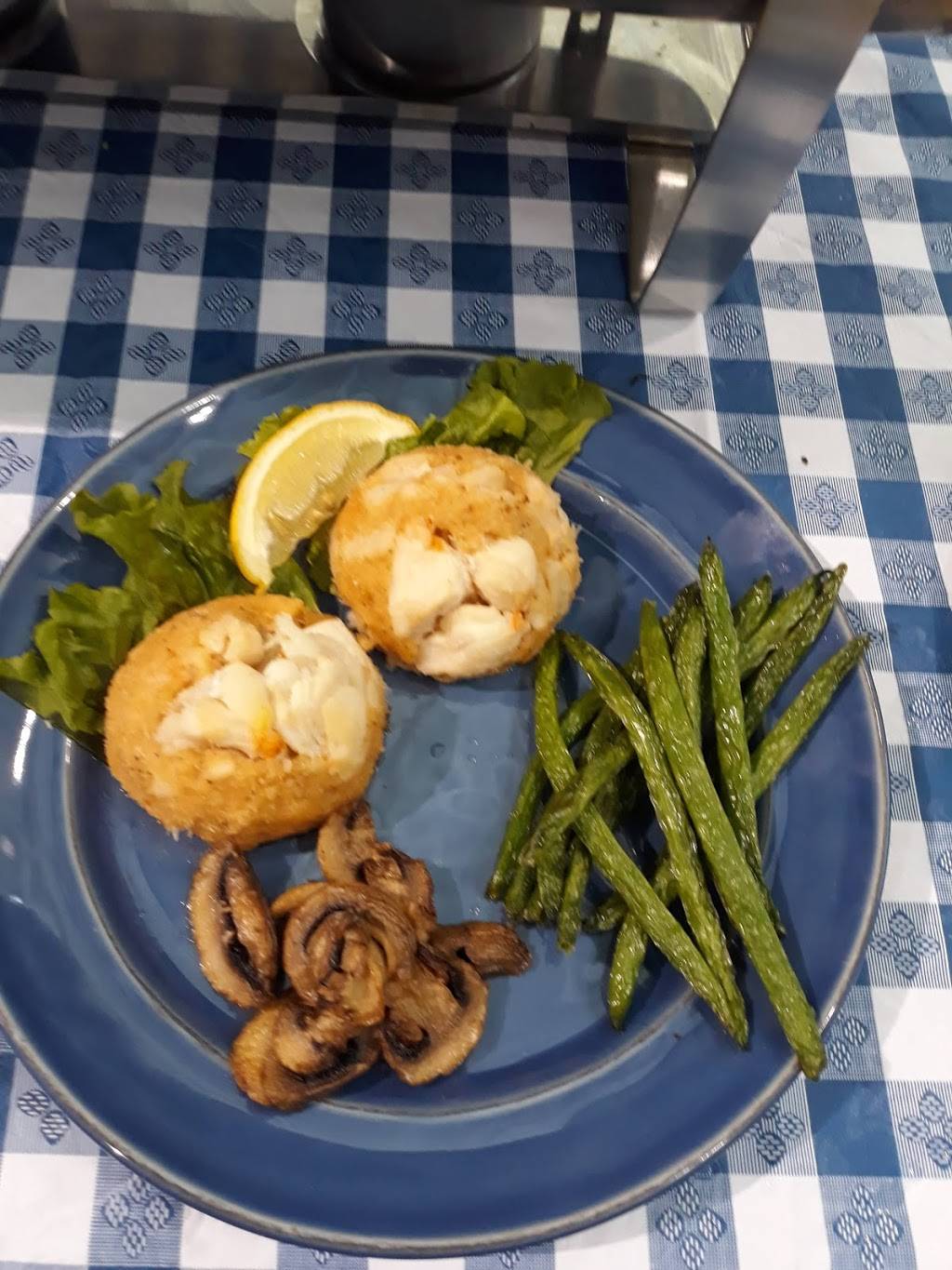 Wicks Seafood | restaurant | 3305 W 2nd St, Marcus Hook, PA 19061, USA | 6104945107 OR +1 610-494-5107