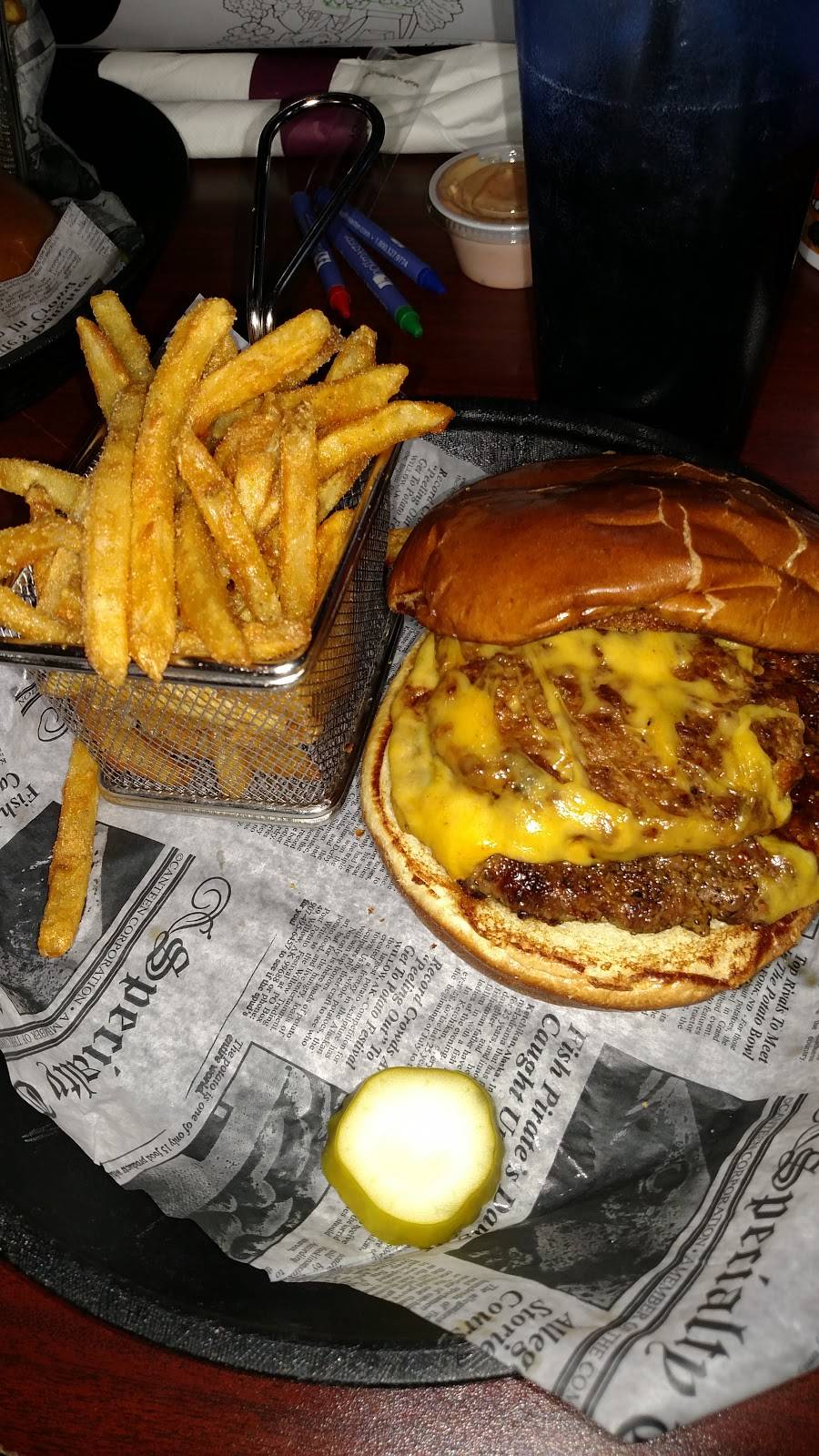Stockyard Rock Burger Bar | restaurant | 908 W Riverside Blvd, Rockford, IL 61103, USA | 8157088663 OR +1 815-708-8663