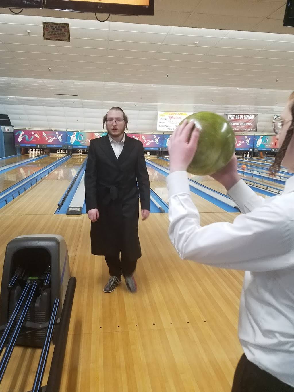 Woodbridge Bowling Center | meal takeaway | 346 Main St #1226, Woodbridge, NJ 07095, USA | 7326344520 OR +1 732-634-4520