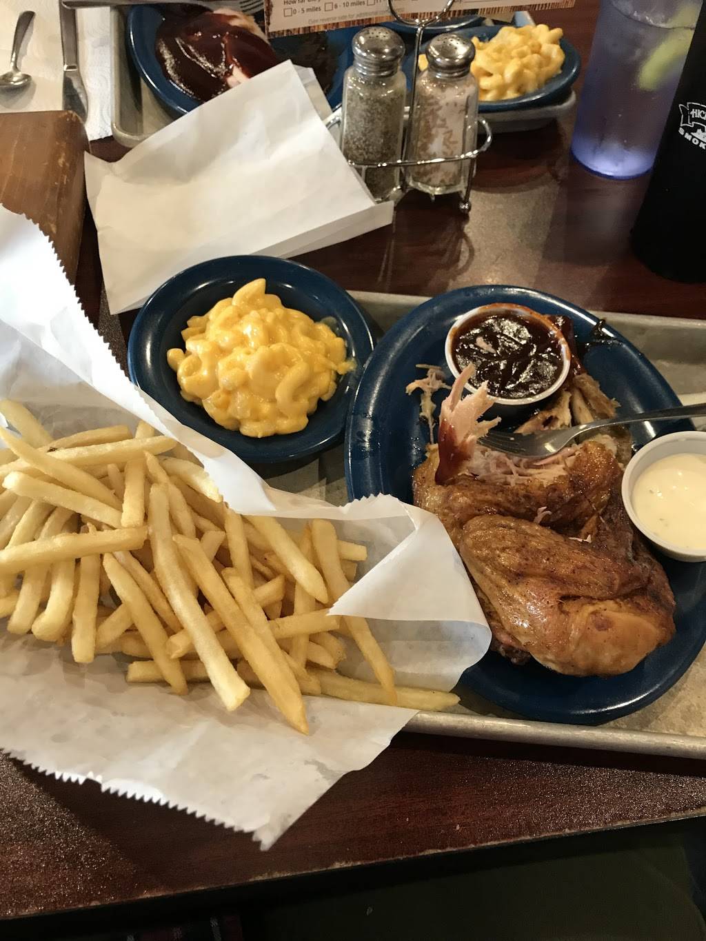 Hickory River Smokehouse | restaurant | 5101 West Holiday Drive, Peoria, IL 61615, USA | 3096831227 OR +1 309-683-1227