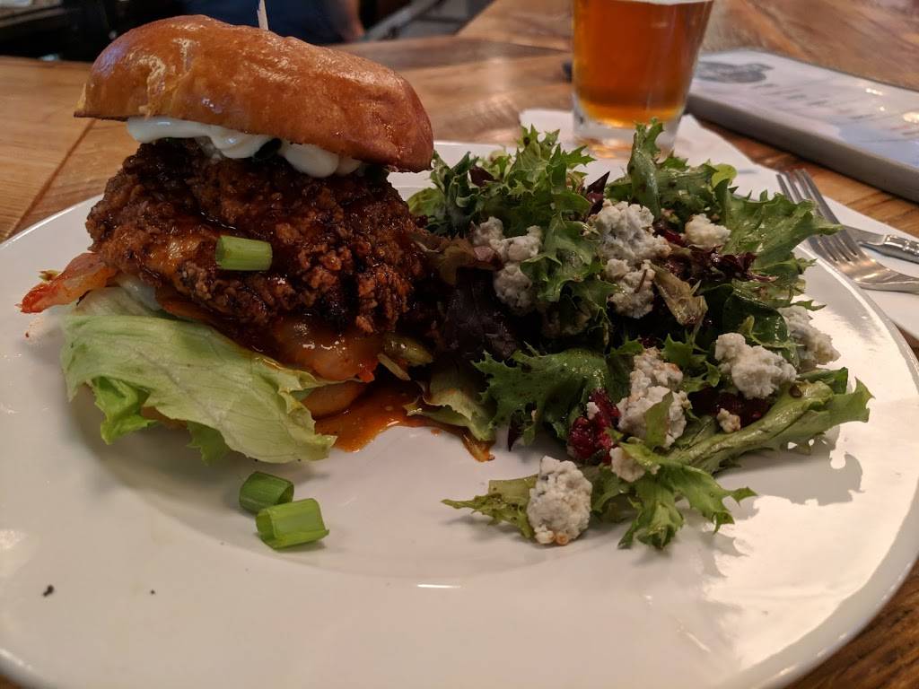 Public House Kitchen & Brewery | restaurant | 9406 Battle St, Manassas, VA 20110, USA | 5712921427 OR +1 571-292-1427