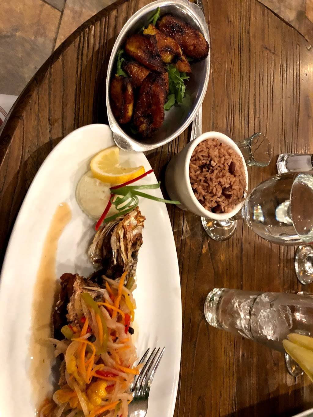 KRAVE A New York Eatery | restaurant | 8 S Division St, New Rochelle, NY 10805, USA | 9147407240 OR +1 914-740-7240