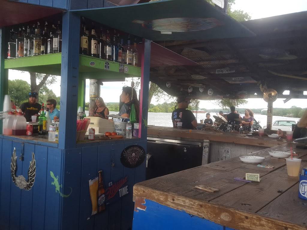 Boondocks Food & Spirits | restaurant | 1 E Dupont Road, Seneca, IL 61360, USA | 8153571100 OR +1 815-357-1100