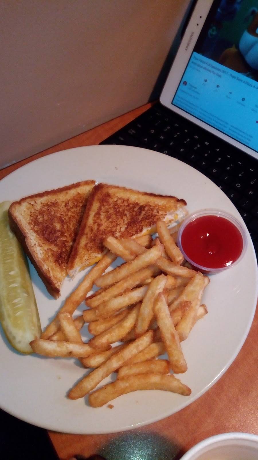 Rubins Restaurant / Arabica | meal takeaway | 312 Chestnut Commons Dr, Elyria, OH 44035, USA | 4403660122 OR +1 440-366-0122