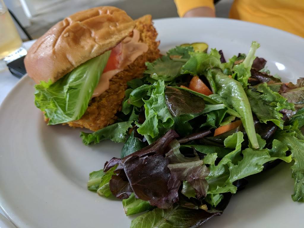 Farm to Table Bistro | restaurant | 1083 U.S. 9, Fishkill, NY 12524, USA | 8452971111 OR +1 845-297-1111