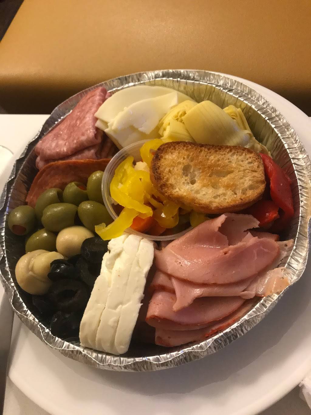 The Roadhouse | restaurant | 1111 W Main St, Riverhead, NY 11901, USA | 6312089888 OR +1 631-208-9888