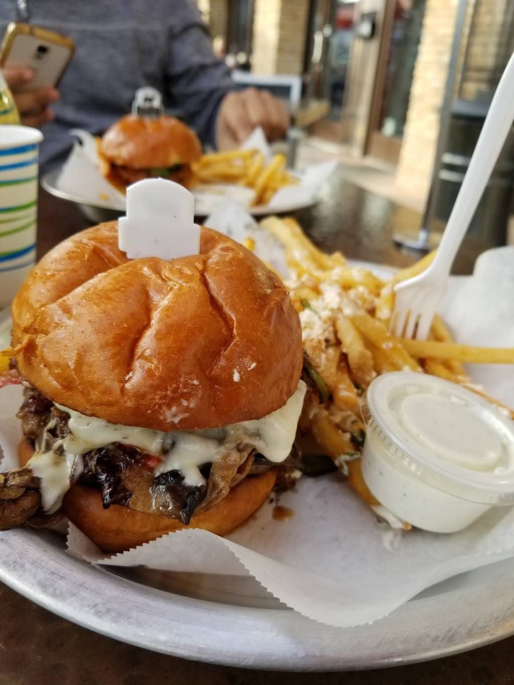 Blvd Brgr Company | restaurant | 2145 Ventura Blvd, Camarillo, CA 93010, USA | 8053899200 OR +1 805-389-9200