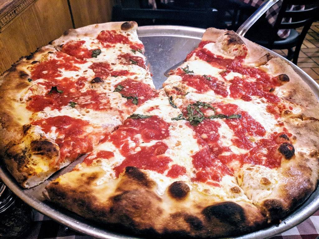 Salvatores Coal Oven Pizzeria | restaurant | 124 Shore Rd, Port Washington, NY 11050, USA | 5168838457 OR +1 516-883-8457