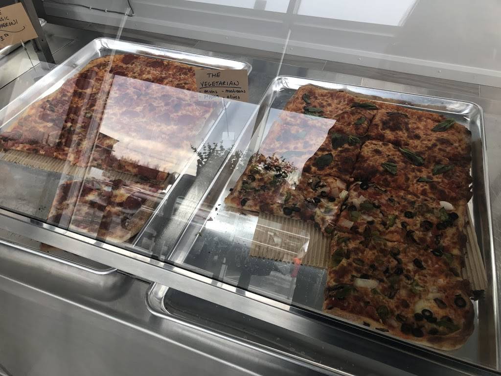 Airport Pizza Tottenham | restaurant | 6670 3rd Line Unit D, Tottenham, ON L0G 1W0, Canada | 9059363600 OR +1 905-936-3600