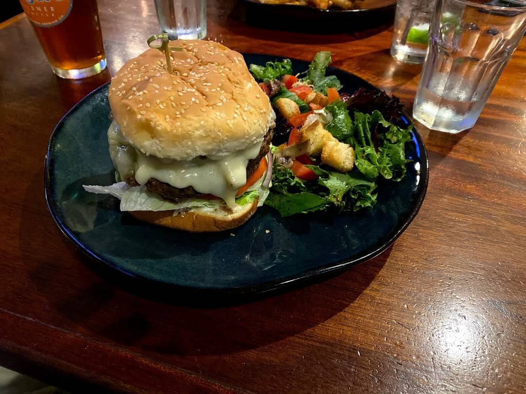 Towne Pub | restaurant | 2322 1st Ave, Seattle, WA 98121, USA | 2064415386 OR +1 206-441-5386