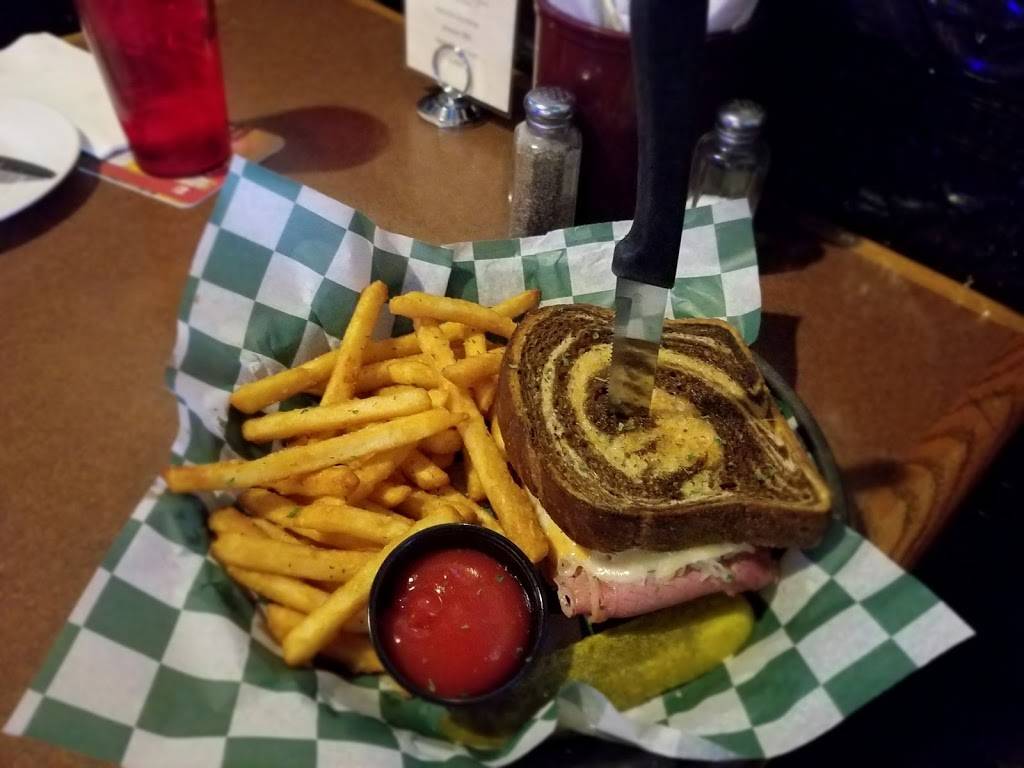 MaGillyCuddys | restaurant | 2016 1st Ave, Anoka, MN 55303, USA | 7632055773 OR +1 763-205-5773