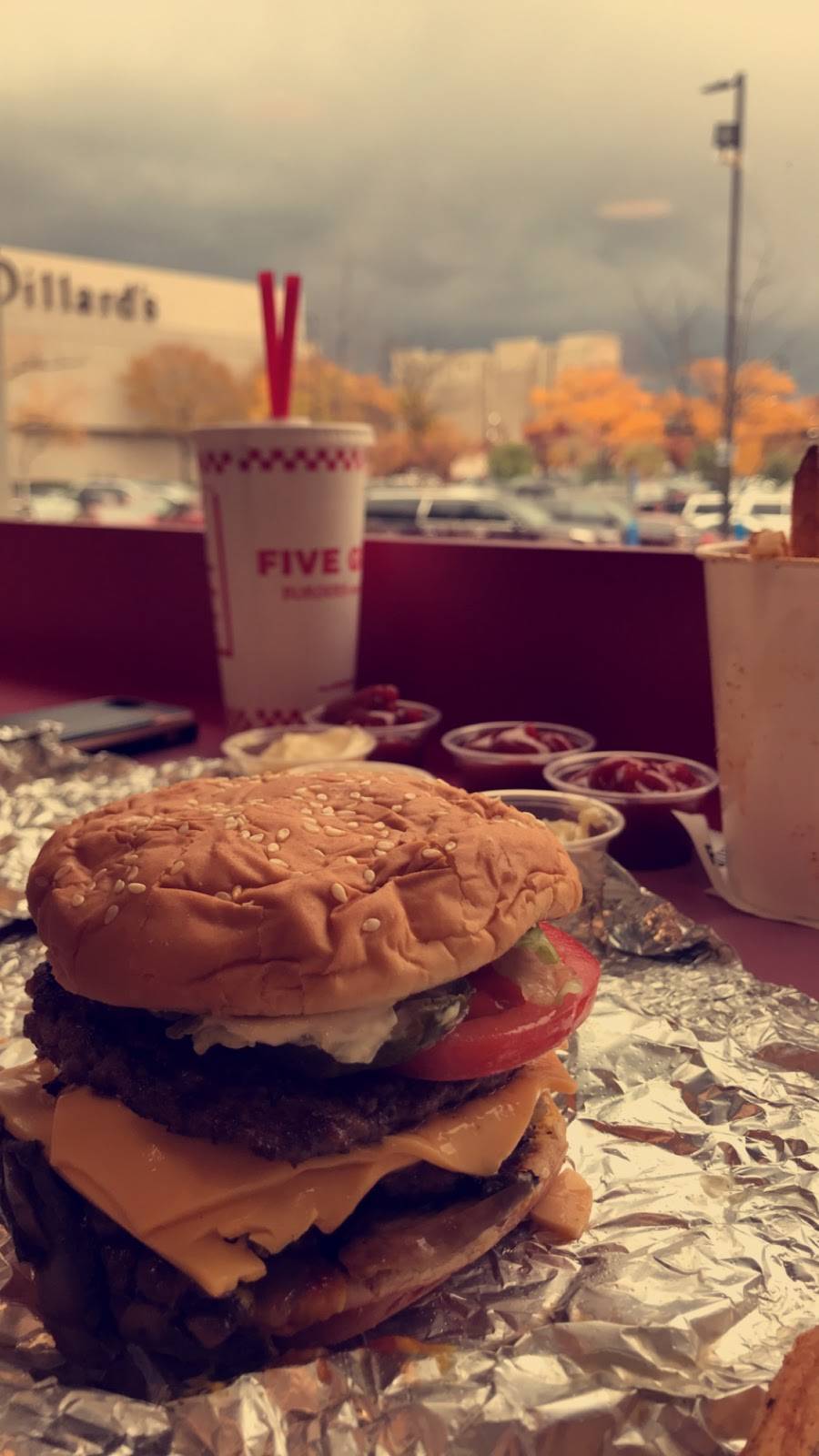 Five Guys | meal takeaway | 1417 St Louis Galleria St, St. Louis, MO 63117, USA | 3147211001 OR +1 314-721-1001