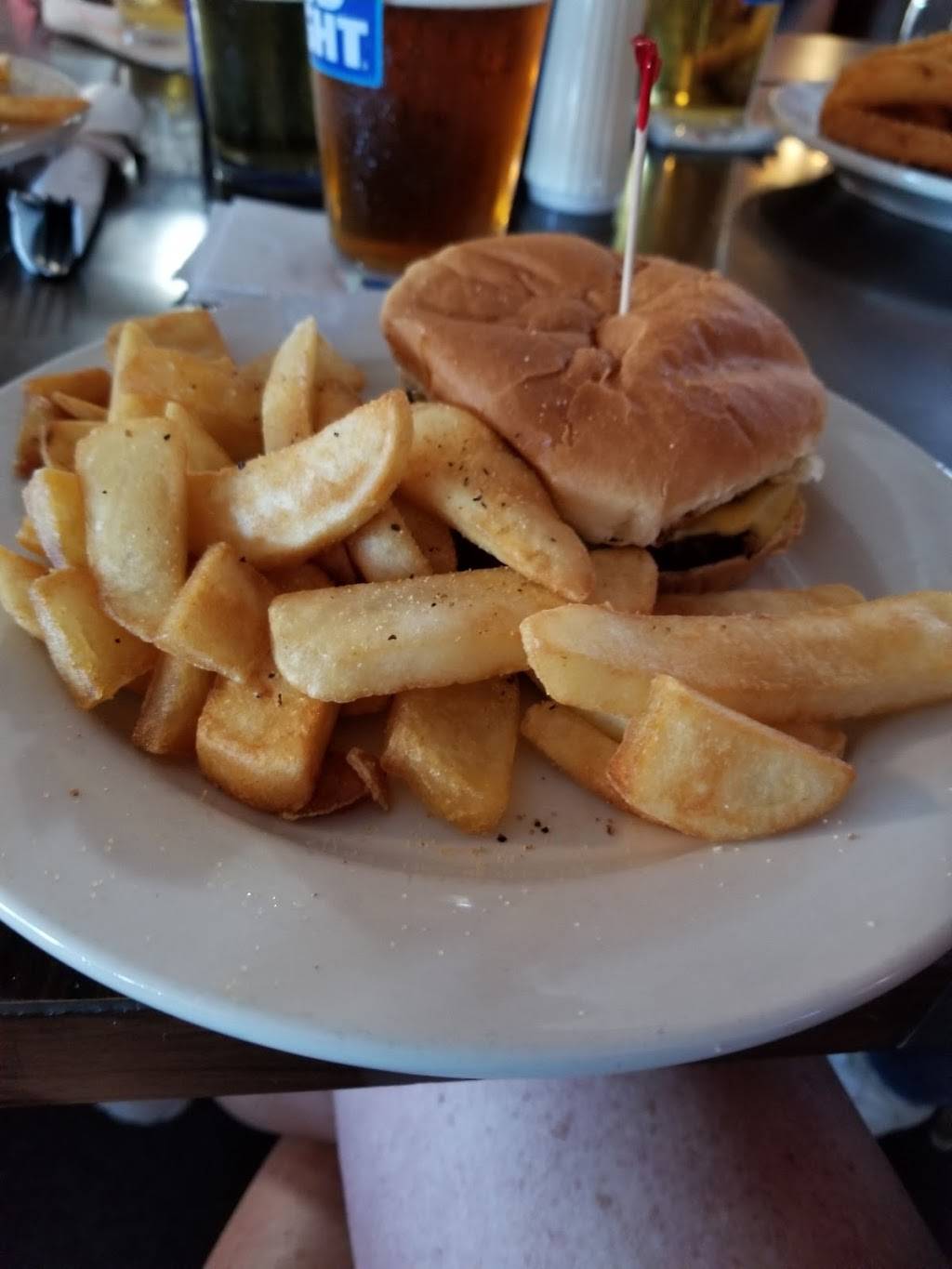 Wentes O & W Restaurant | restaurant | 18000 Chesterfield Airport Rd #1115, Chesterfield, MO 63005, USA | 6365309994 OR +1 636-530-9994